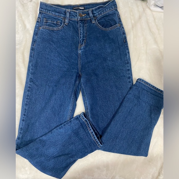 Fashionnova mom jeans - Picture 2 of 2